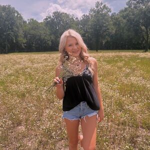 Meet your Posher, Chloe